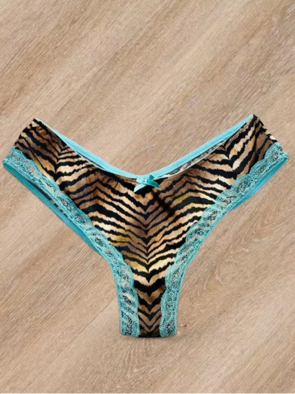 🆕🐅 Tease Tiger Stripe Cheeky Panty Victoria’s Secret Small NWT - Picture 4 of 9